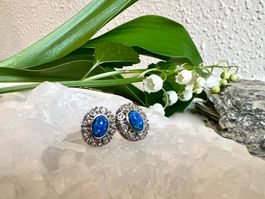 Ohrstecker oval mit Opal blau - Rand mit Zirkonia Herzen