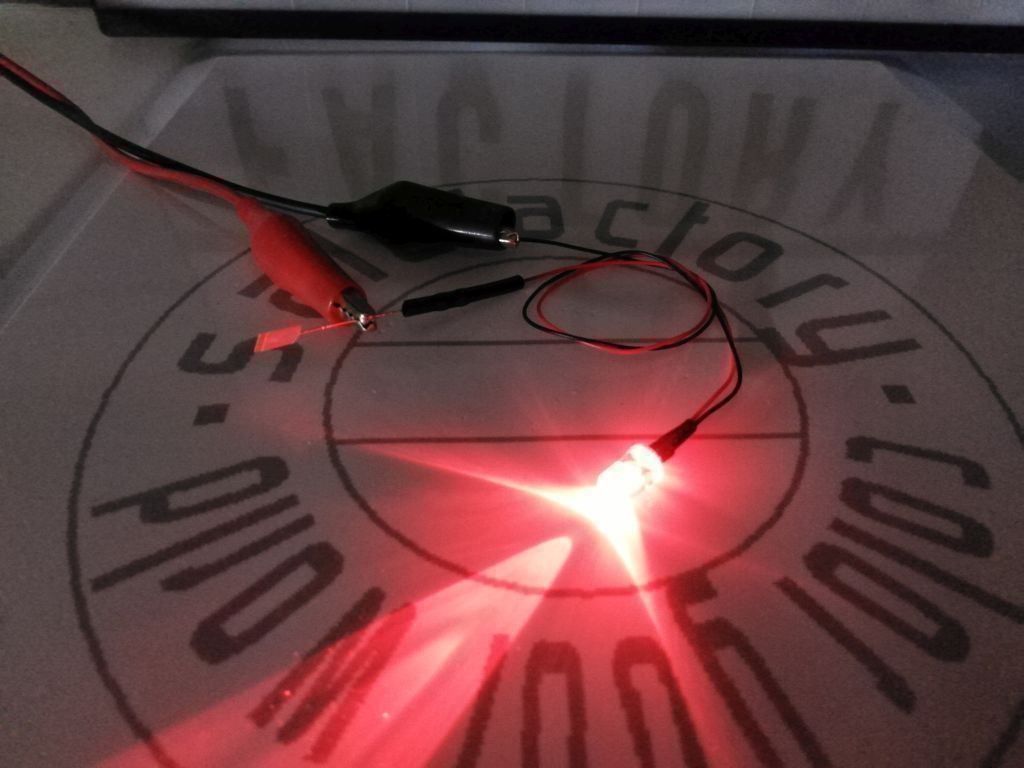 Componenti elettronici: LED 5mm verkabelt, 12V DC, klar/rot – Nuovo (secondo la descrizione) da Luzern venduto da Salefactory