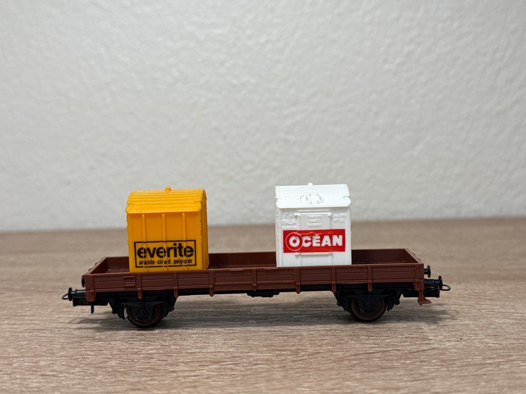 Lima Modellini di ferrovie: Lima Güterwagen H0 (219) – Usato da St-Aubin-Sauges venduto da Lo_Go