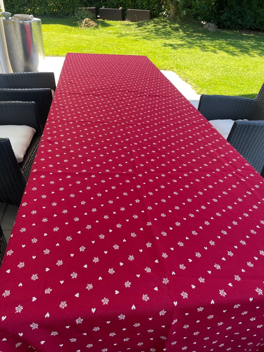 Decken: Tischdecke lang mit 6 Mitteldecken – Gebraucht aus Freidorf TG von