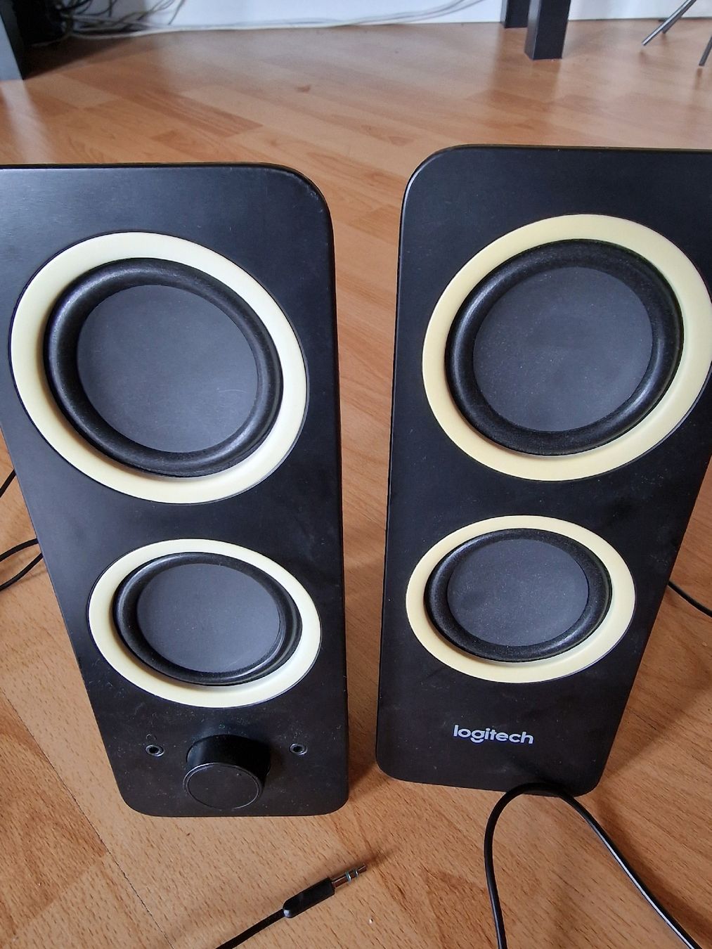 Logitech Lautsprecher: logitech multimedia speakers z200 – Gebraucht aus Menziken von avzimiftari 1