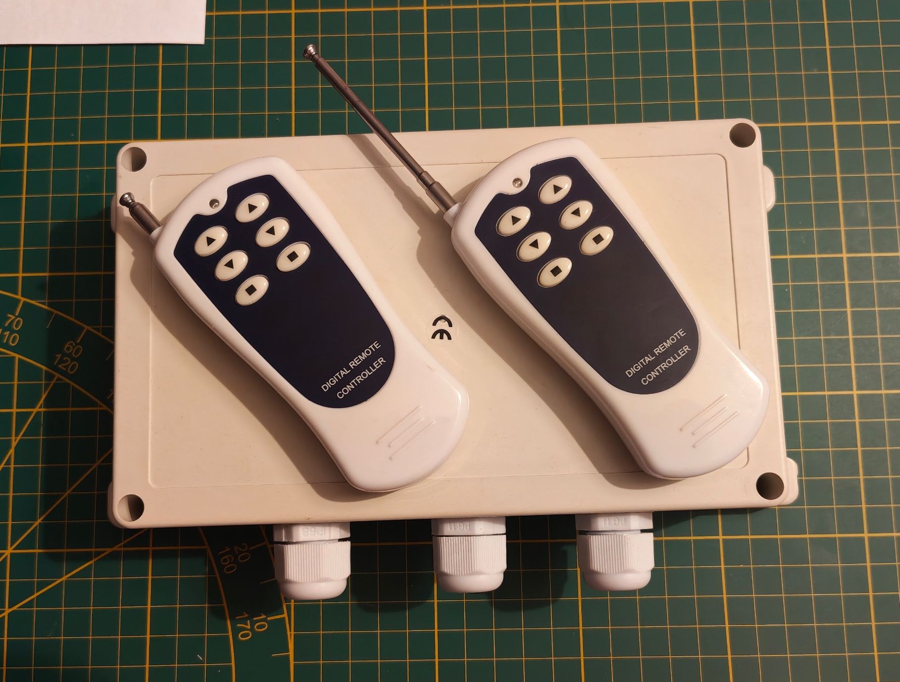 Telecomandi: Récepteur Télécommande Sans Fil Pour Commande Deux Moteurs 1 – Nuovo (secondo la descrizione) da Grand-Lancy venduto da Pingpong2005 3