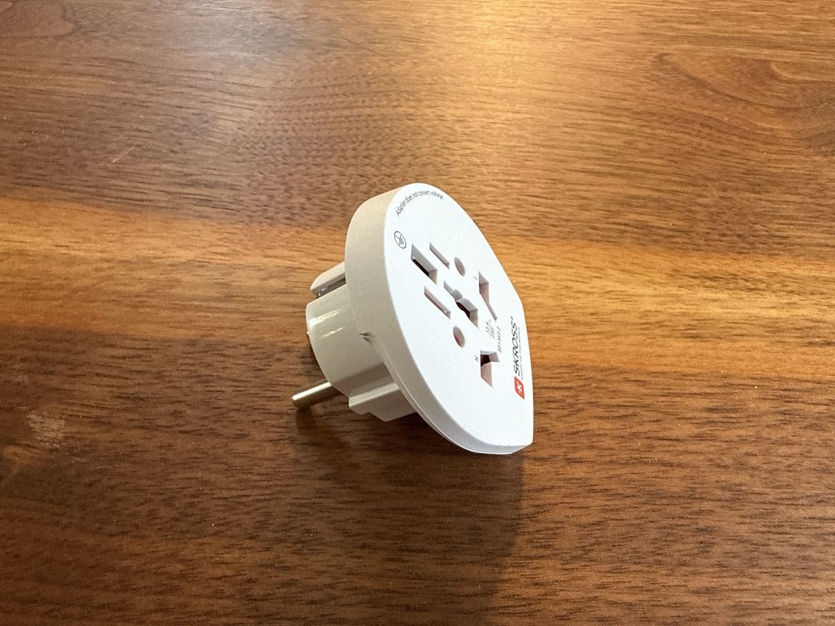 SKROSS Unità & Adattatore: SKROSS Reiseadapter Universal 13A 250V – Usato da Bern venduto da 4KSzxrEjtKm