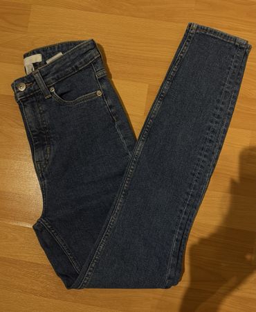 Jean bleu foncé taille 36 bon état