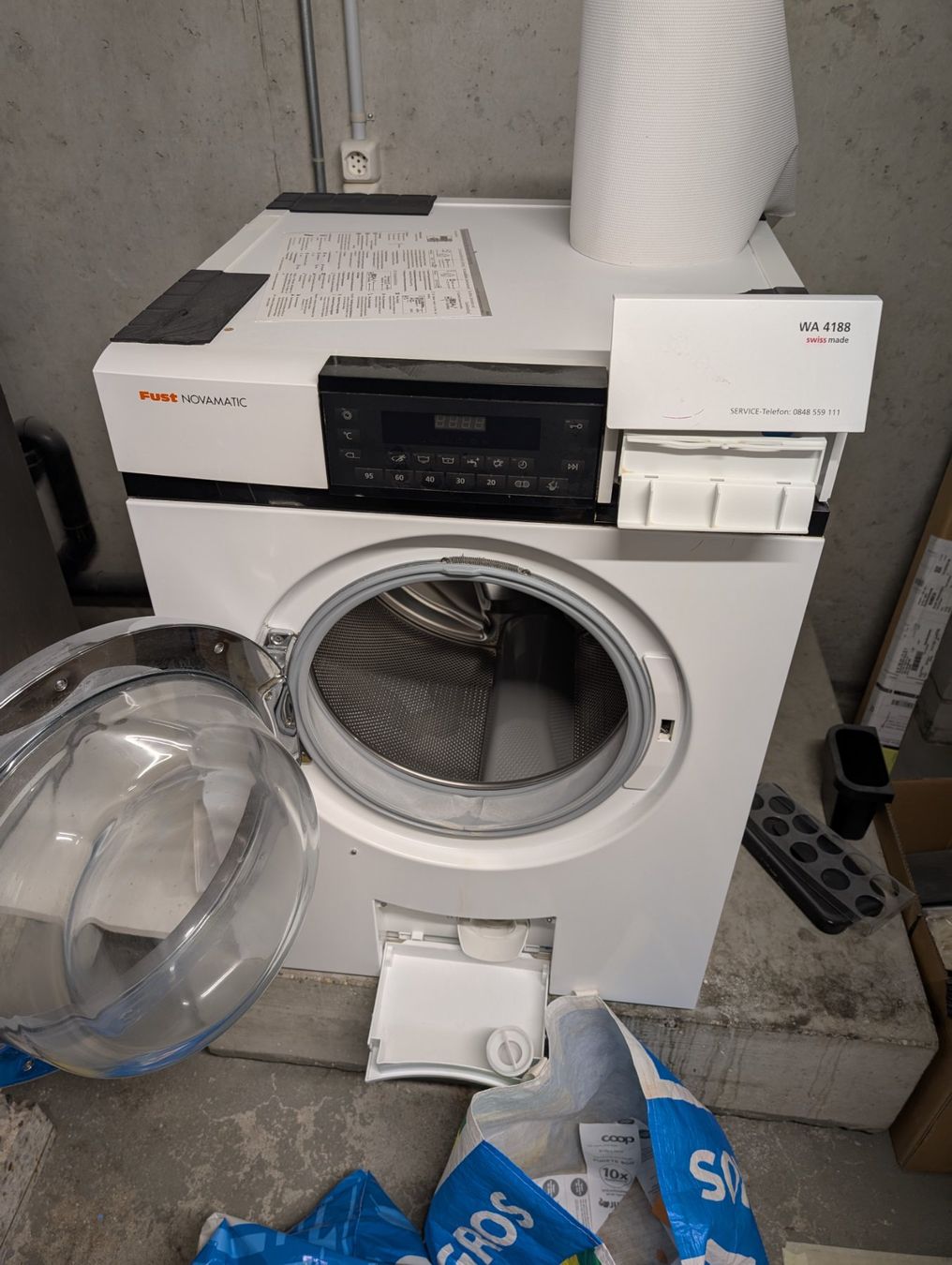 Novamatic Lavatrici: Fust Novamatic Waschmaschine ab 1.- – Usato da Belp venduto da