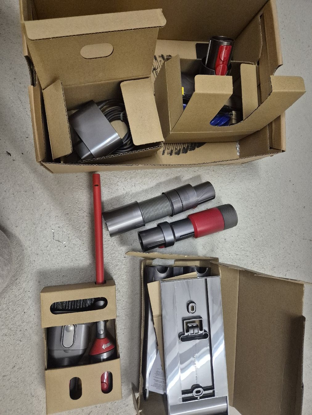 Dyson Aspirapolveri & Accessori: Vacuum Cleaner Accessories Set Dyson New Condition – Usato da Lenzburg venduto da DobrzynM 1