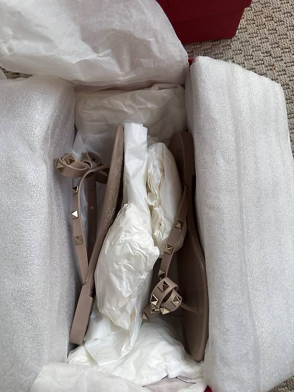 Damenschuhe: Valentino Garavani Rockstud Flip-flops – Gebraucht aus Bolligen von Feremez 1