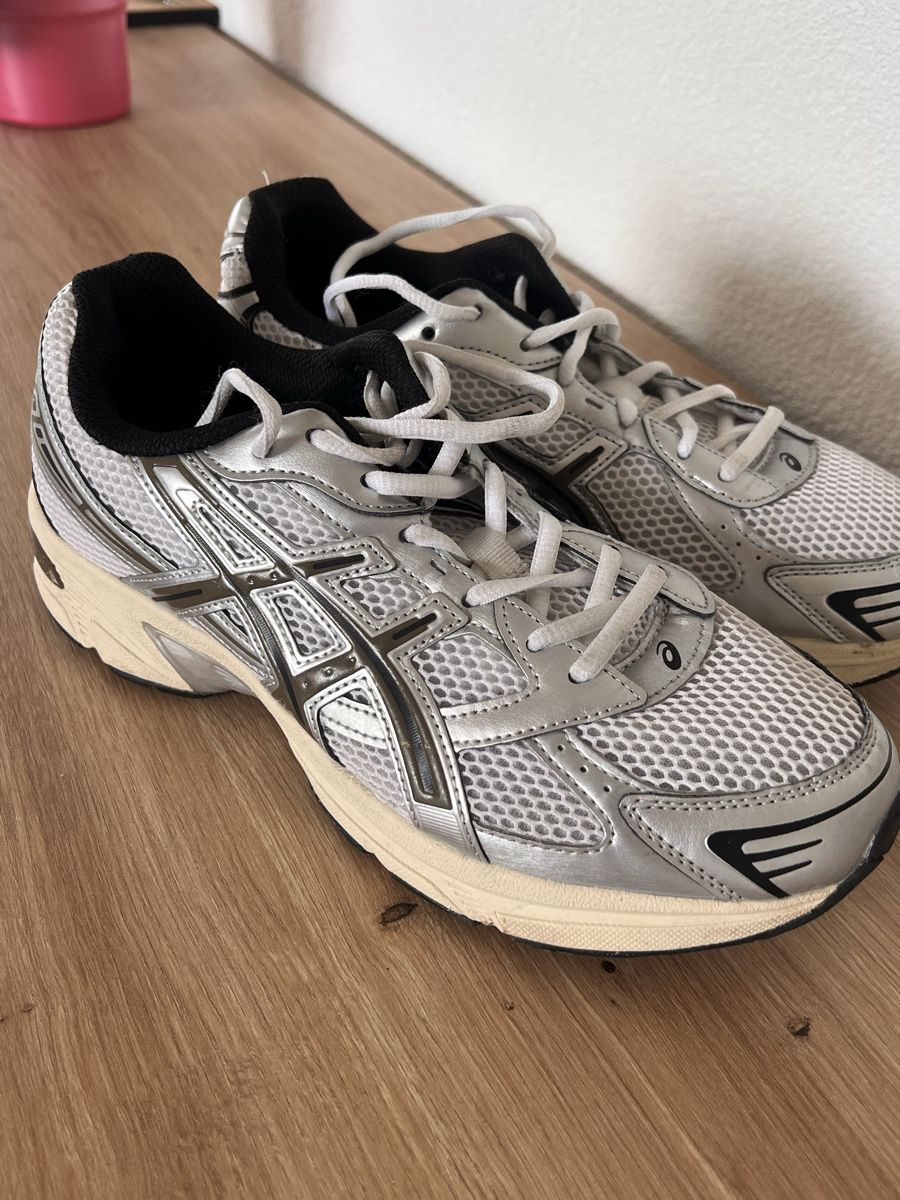 Asics Scarpe da uomo: Asics Sportschuhe silber Grösse 43.5 – Usato da Jona venduto da ste_9pv9