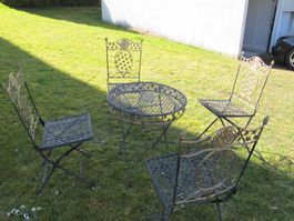 Gartentisch Mit 4 Stühle Eisen Schwarz-Gold Mit Rosen Vintag