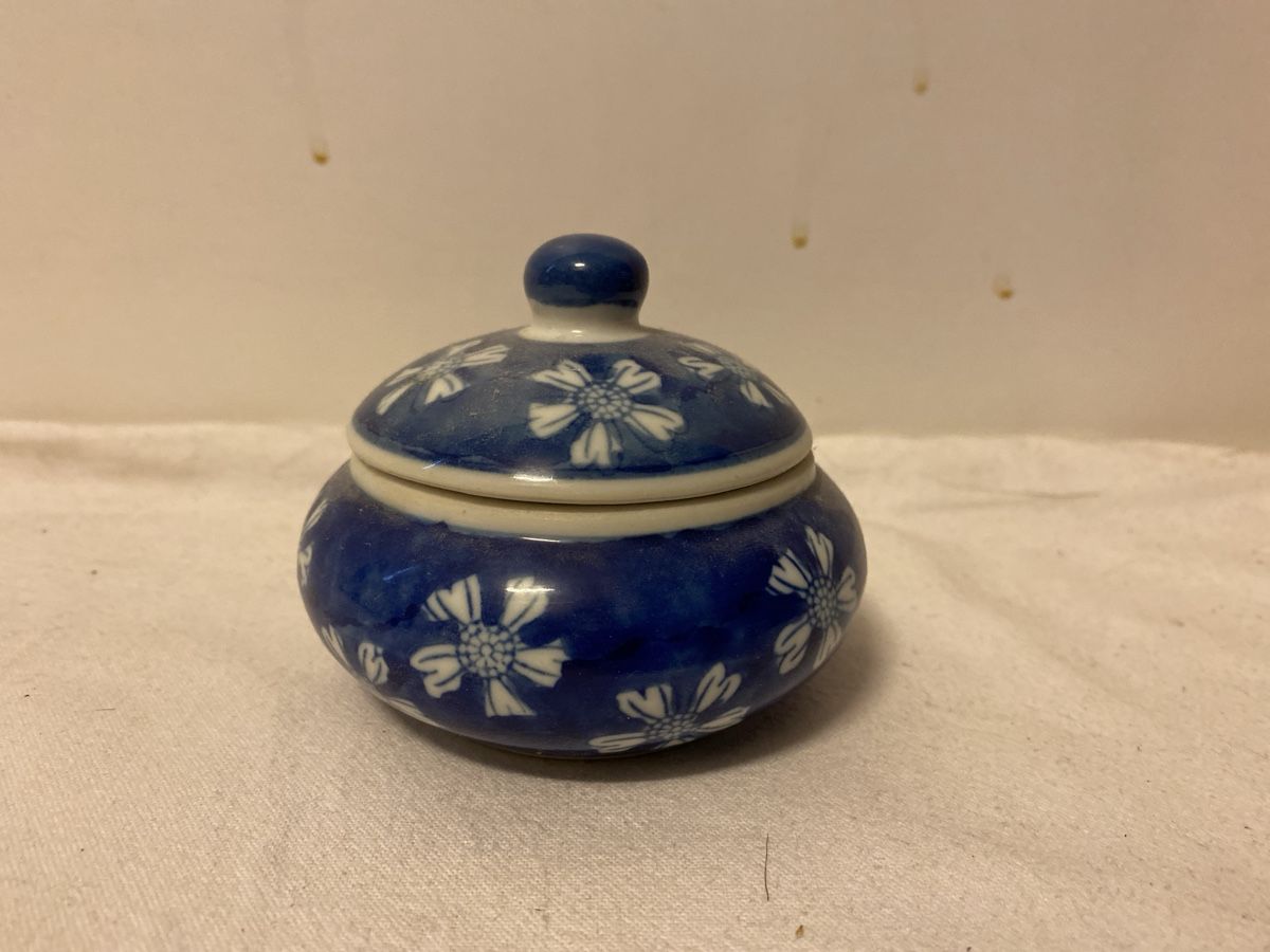 Vasen & Gefässe: Vase und Dose blau-weiss gemustert – Gebraucht aus sursee von trilli-tralli 5