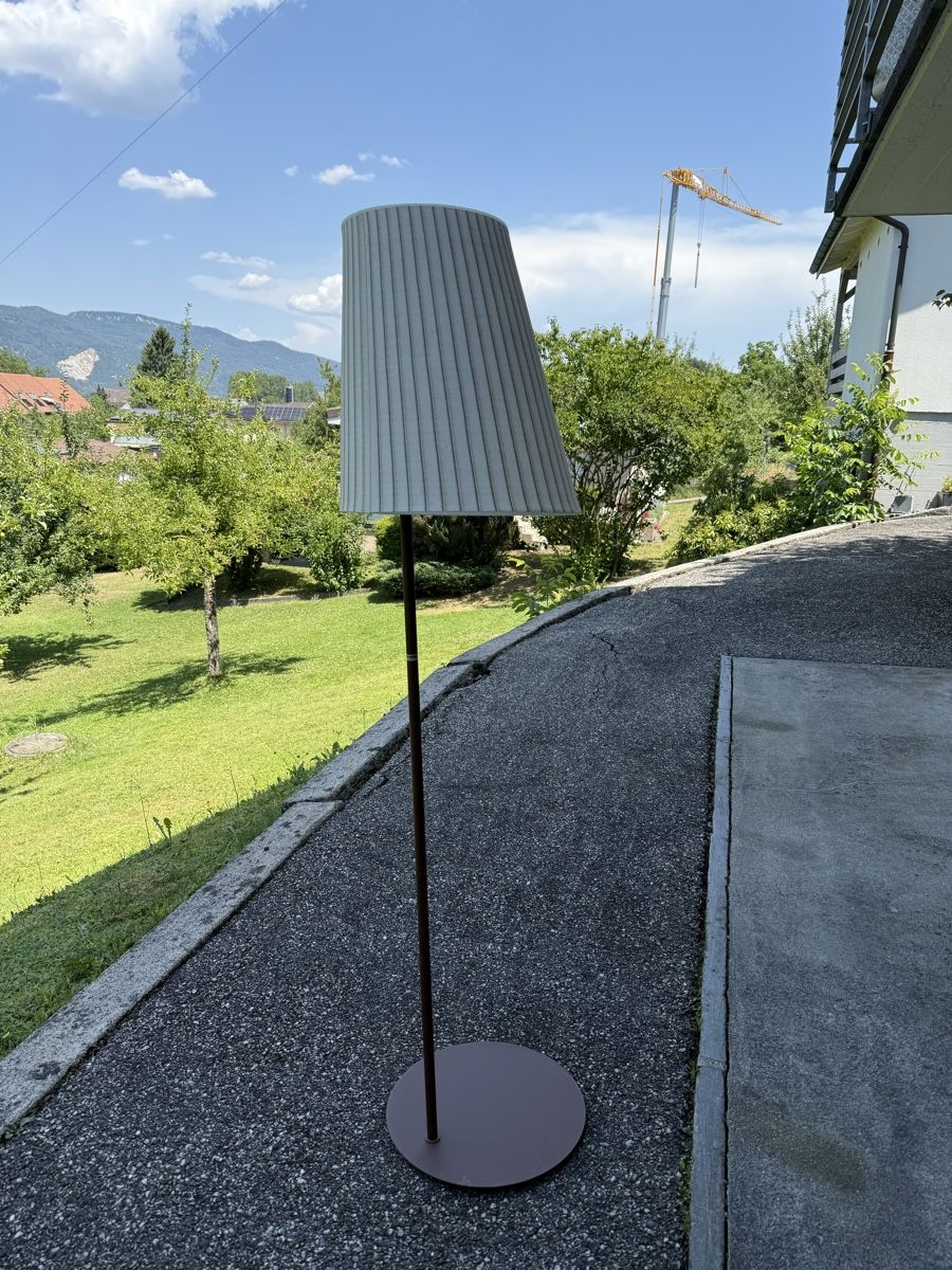 Lampen: Aussenstehlampe Emu Cone – Gebraucht aus Kestenholz von Uki04