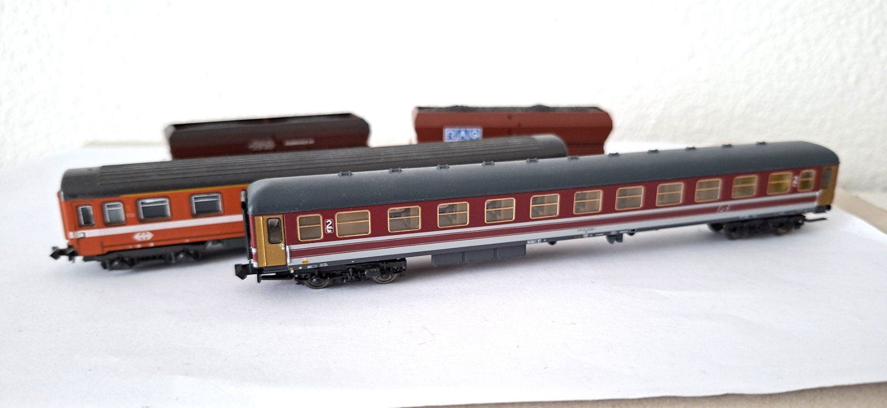 Trix Modellini di ferrovie: Minitrix usw. 5 Wagen für  Bastler – Difettoso da Biberist venduto da Ntrains