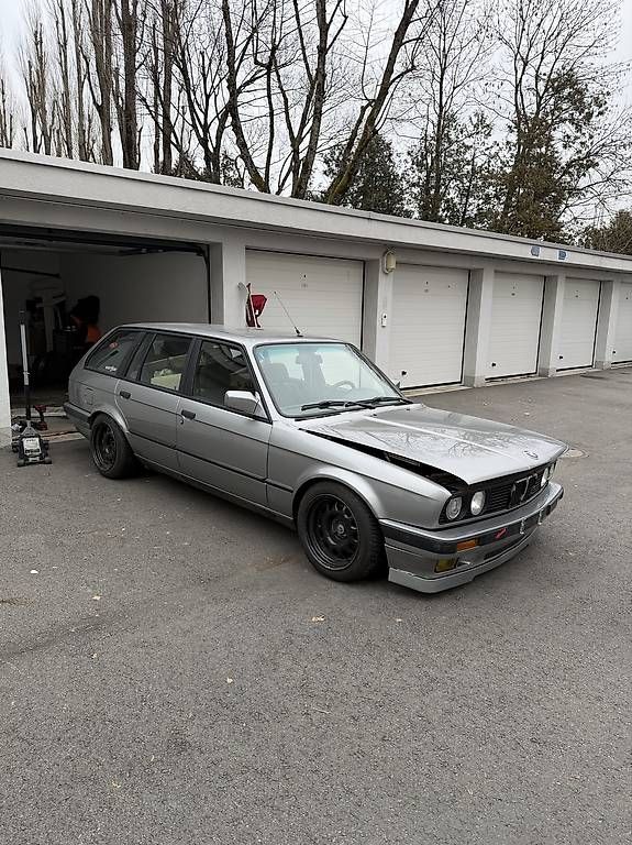 Autos: BMW e30 320i touring  – Defekt aus Monthey von flo_7qzt 1