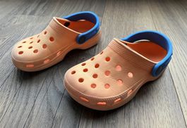 Sandalen Pantoletten Clog Badeschuhe Gr. 25 Schuhe Kinder