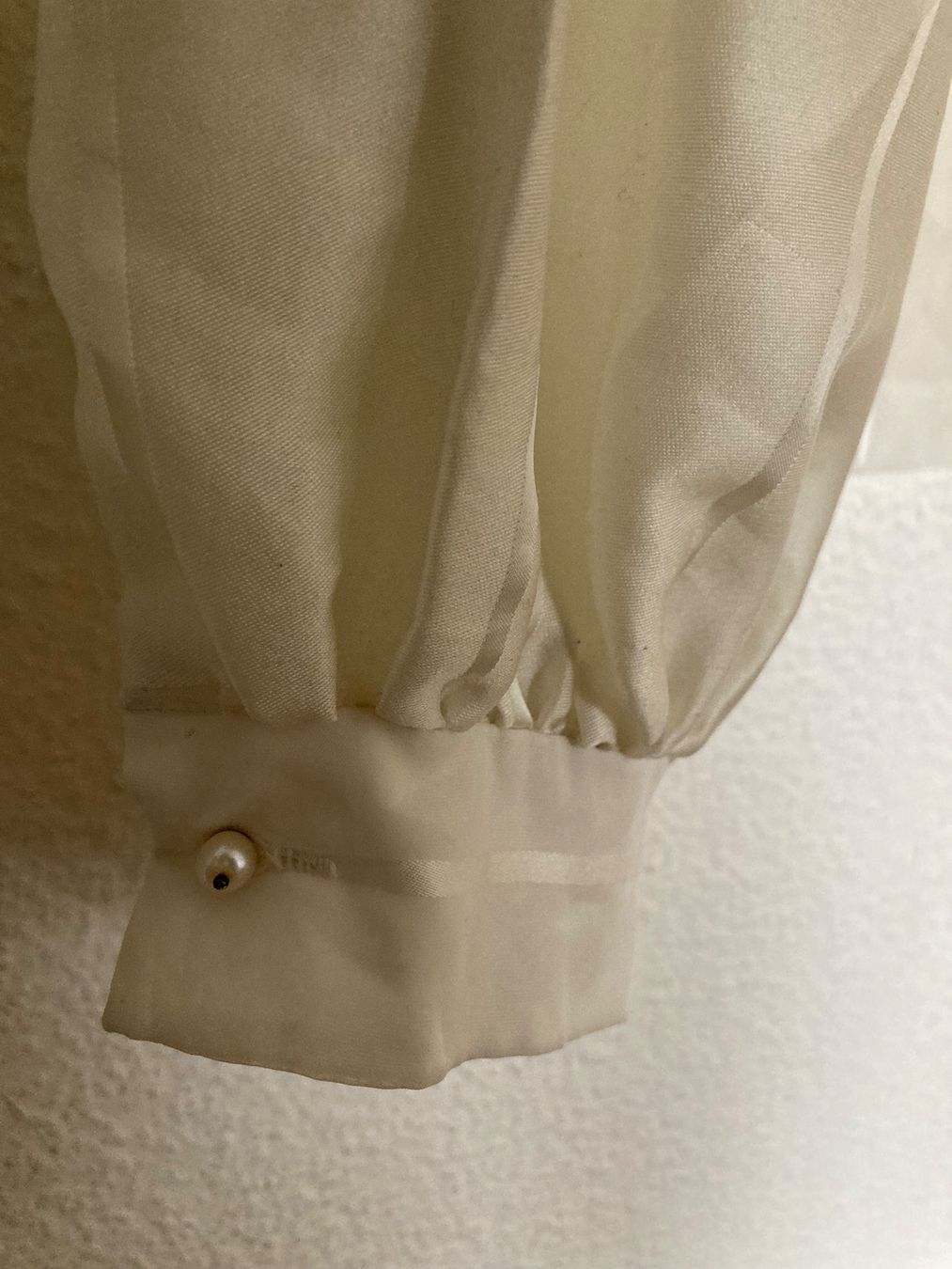Camicette: Weiss schimmernde Vintage Bluse – Usato da Zürich venduto da julia_le 2