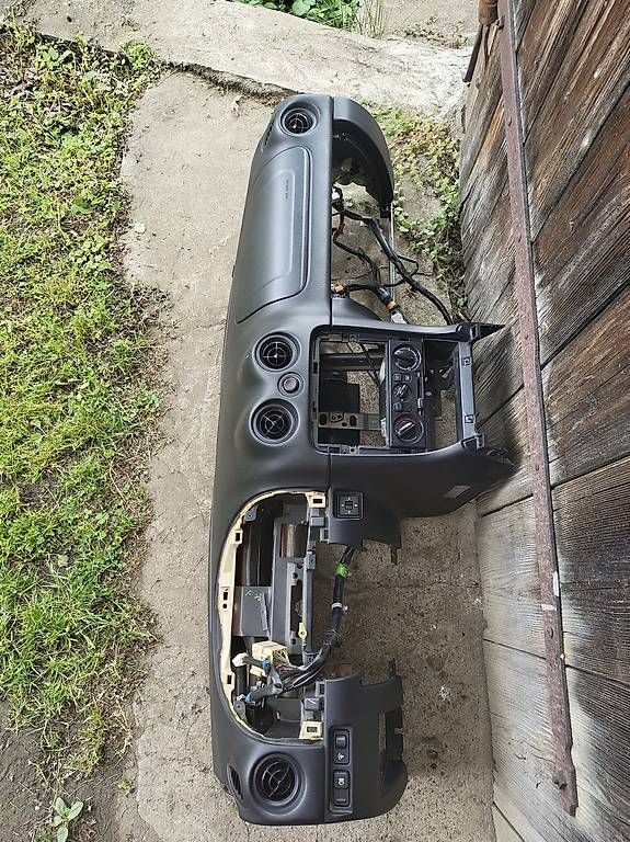 Alle Autoersatzteile: MX5-NB Armaturenbrett – Gebraucht aus Lachen SZ von Nw8240