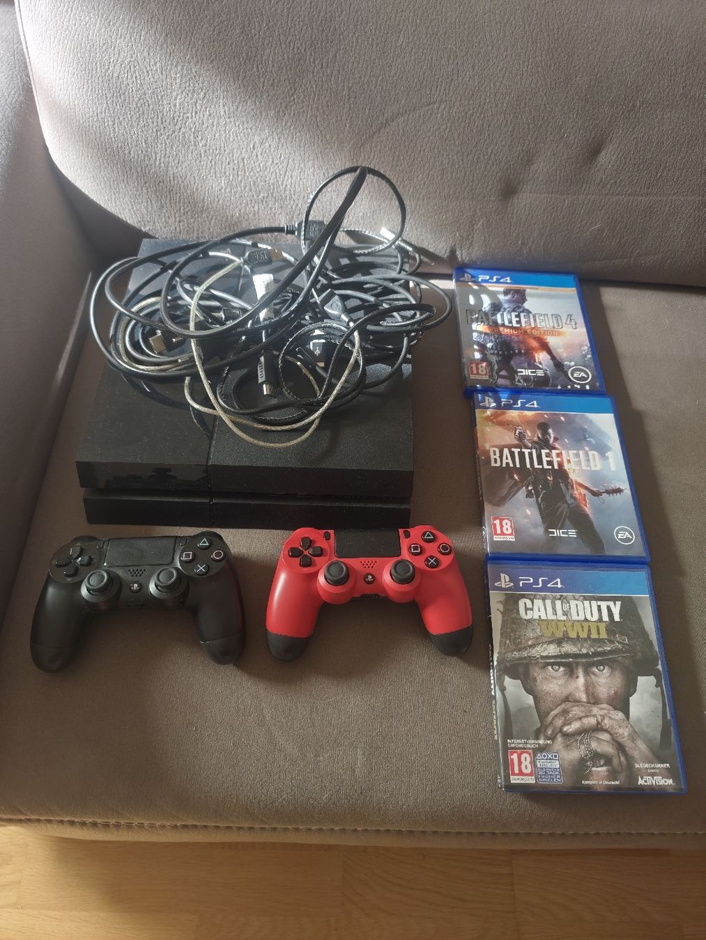 Sony Console: Sony PlayStation 4 mit 2 Controllern & 3 Spiele – Usato da Schlieren venduto da Wizza