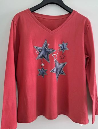 Pull femme rouge col en V motif étoiles manches longues neuf