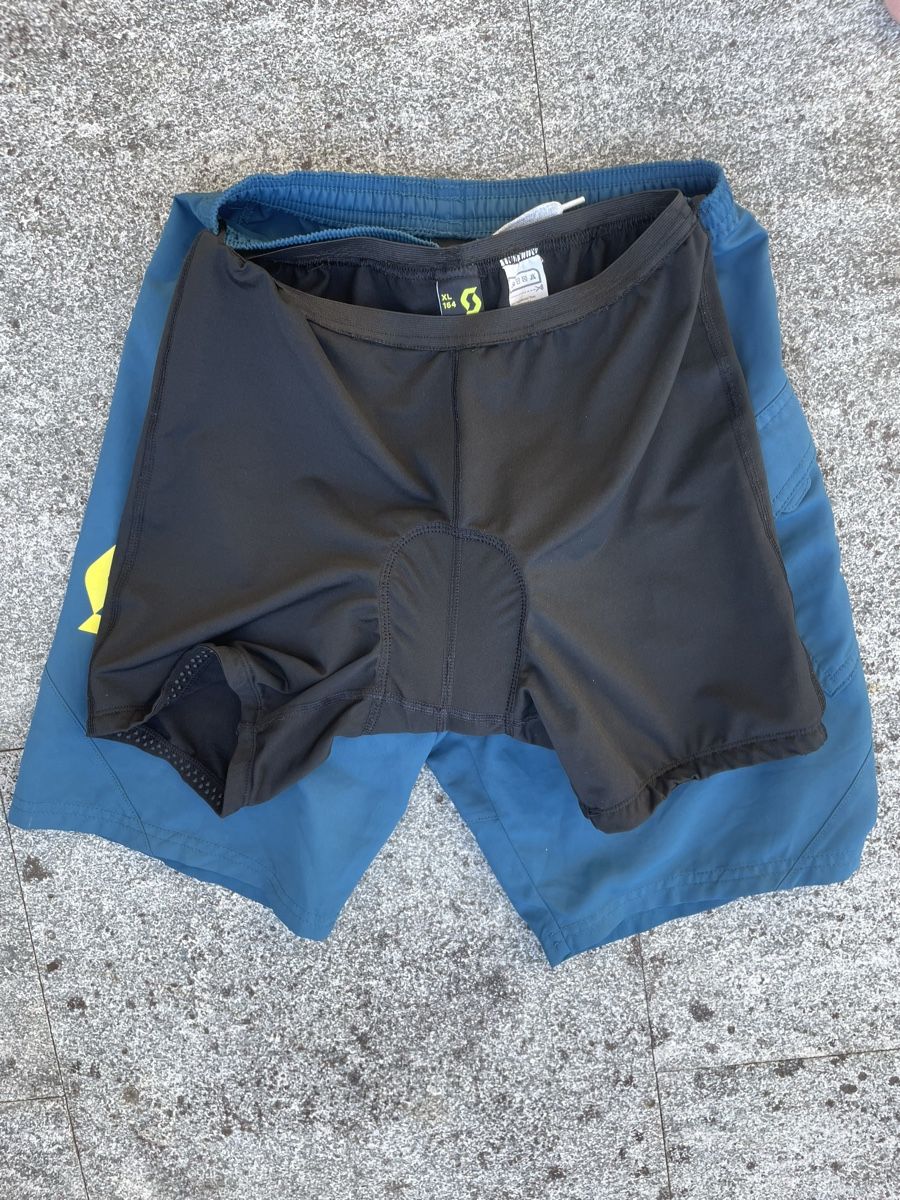 Scott Pantaloni: Scott Veloshorts mit Innenhose, 164 – Usato da Schwyz venduto da Bergblume75 3