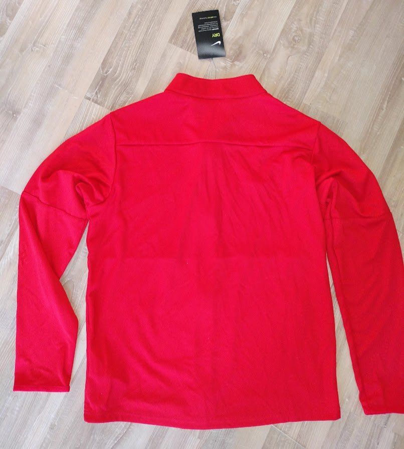 Nike Pullover & Sweatshirts: Nike Pulli Grösse S, neu und ungetragen – Neu und originalverpackt aus Oftringen von Sportivo.ch 3