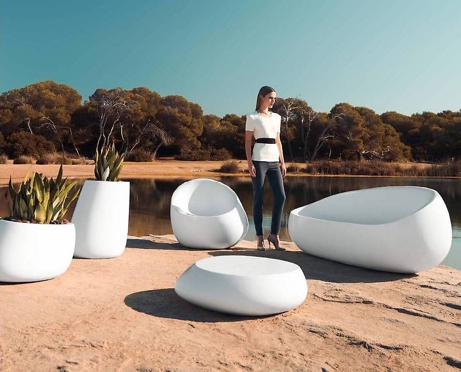 Set di tavolo e panche: Gartenmöbel Stone Vondom weiß. – Usato da Lausanne venduto da UniDecoCasa 3