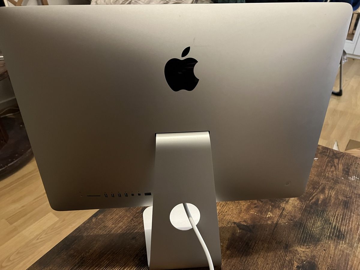 Apple PCs: iMac (21.5-inch, Late 2015) – Gebraucht aus Basel von  1
