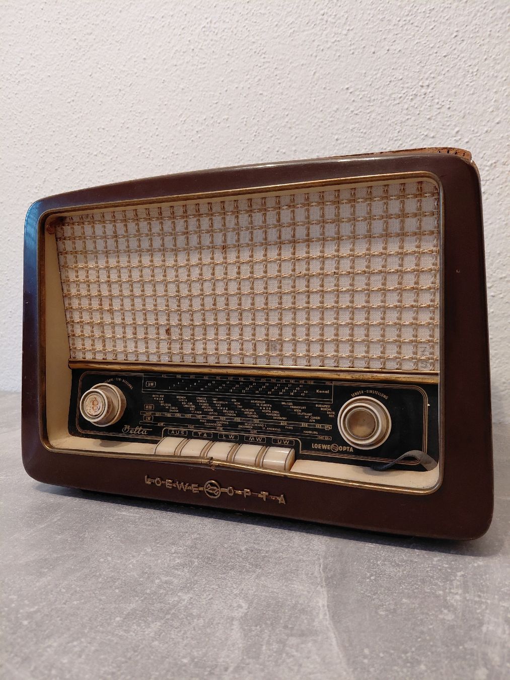 Loewe Radio: Vintage Loewe Opta Bella – Difettoso da Turbenthal venduto da apr_h7z2