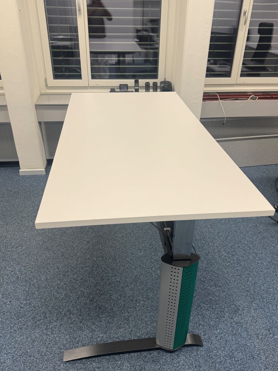 Scrivanie: Bürotisch Höhenverstellbarer – Usato da Rapperswil SG venduto da Nida.h 1