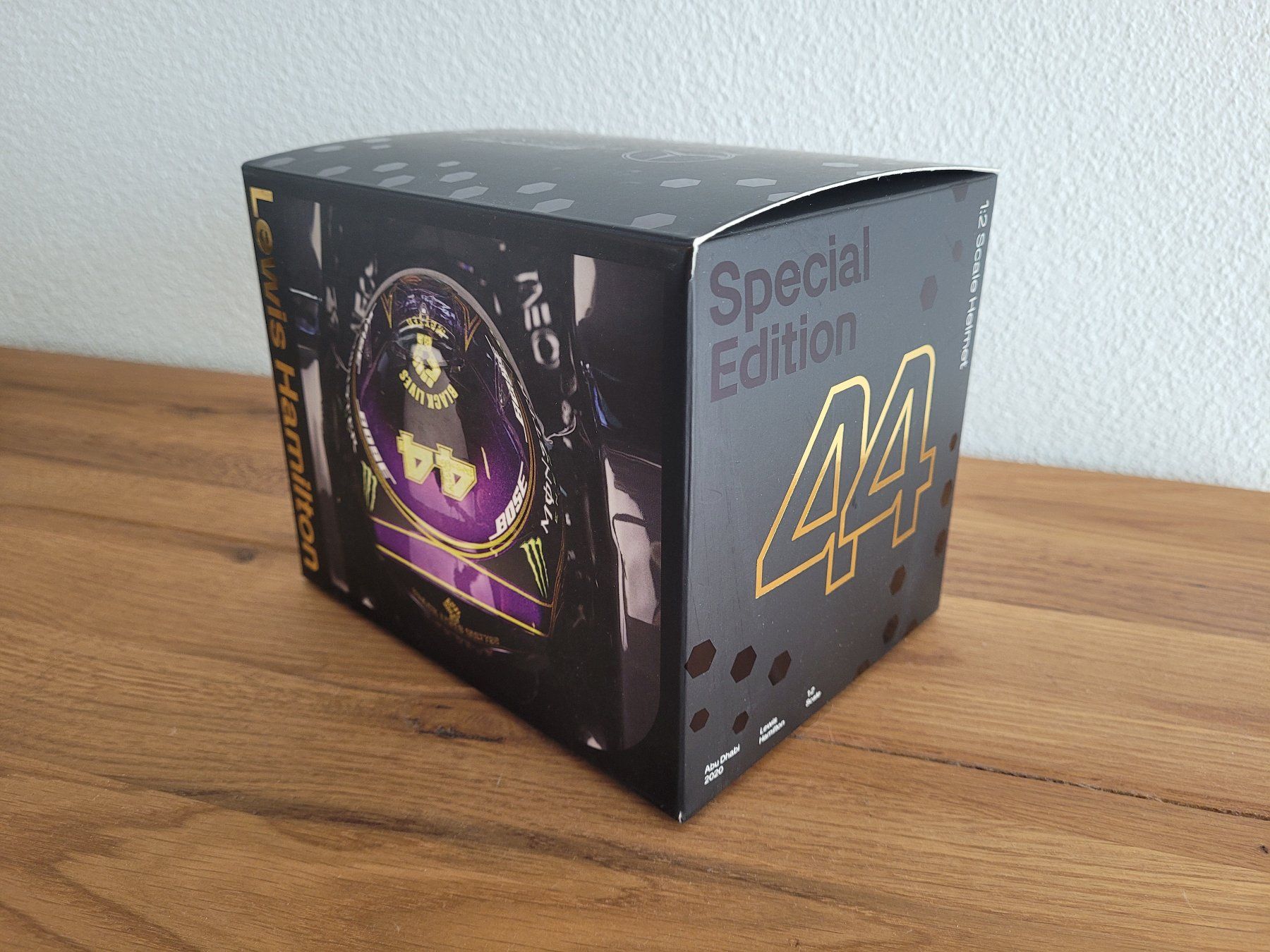 Modellbausätze & Standmodelle: Lewis Hamilton Mini-Helm 1:2 Special Edition #44 – Neu und originalverpackt aus Uitikon Waldegg von patu_2hsp 7