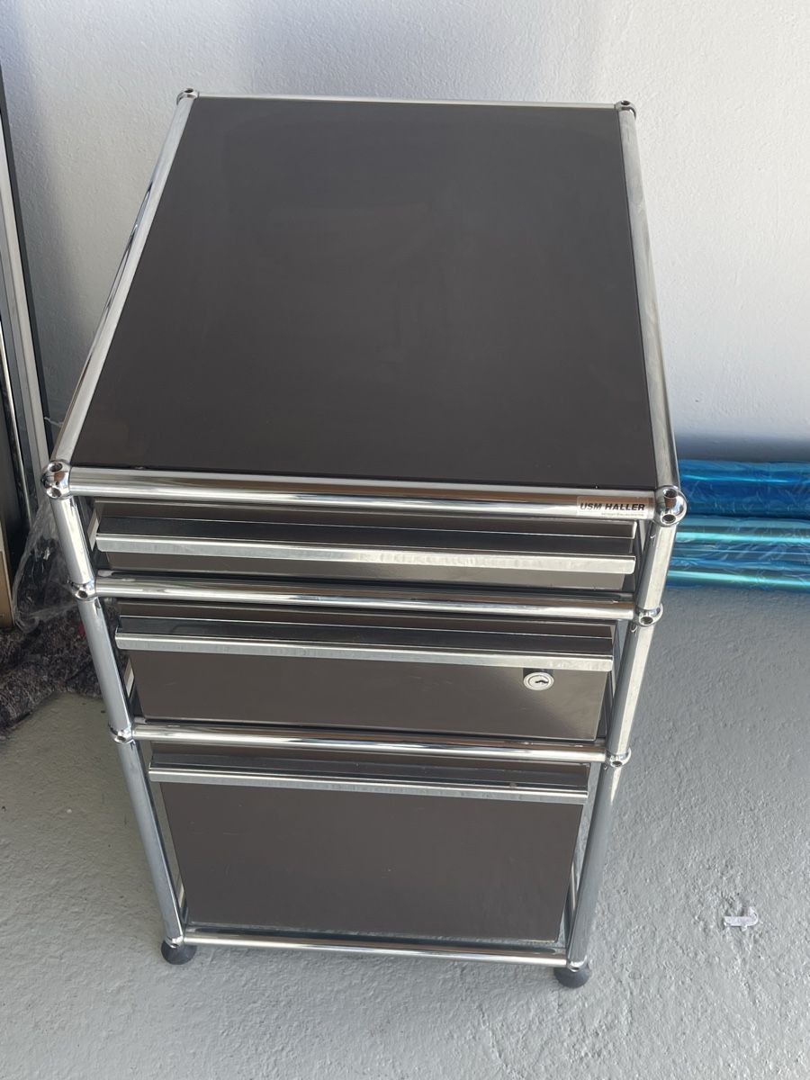 Baucontainer: USM Haller Karpus Braun 10 Stück – Gebraucht aus Dietikon von Kumar_Occasionen 1