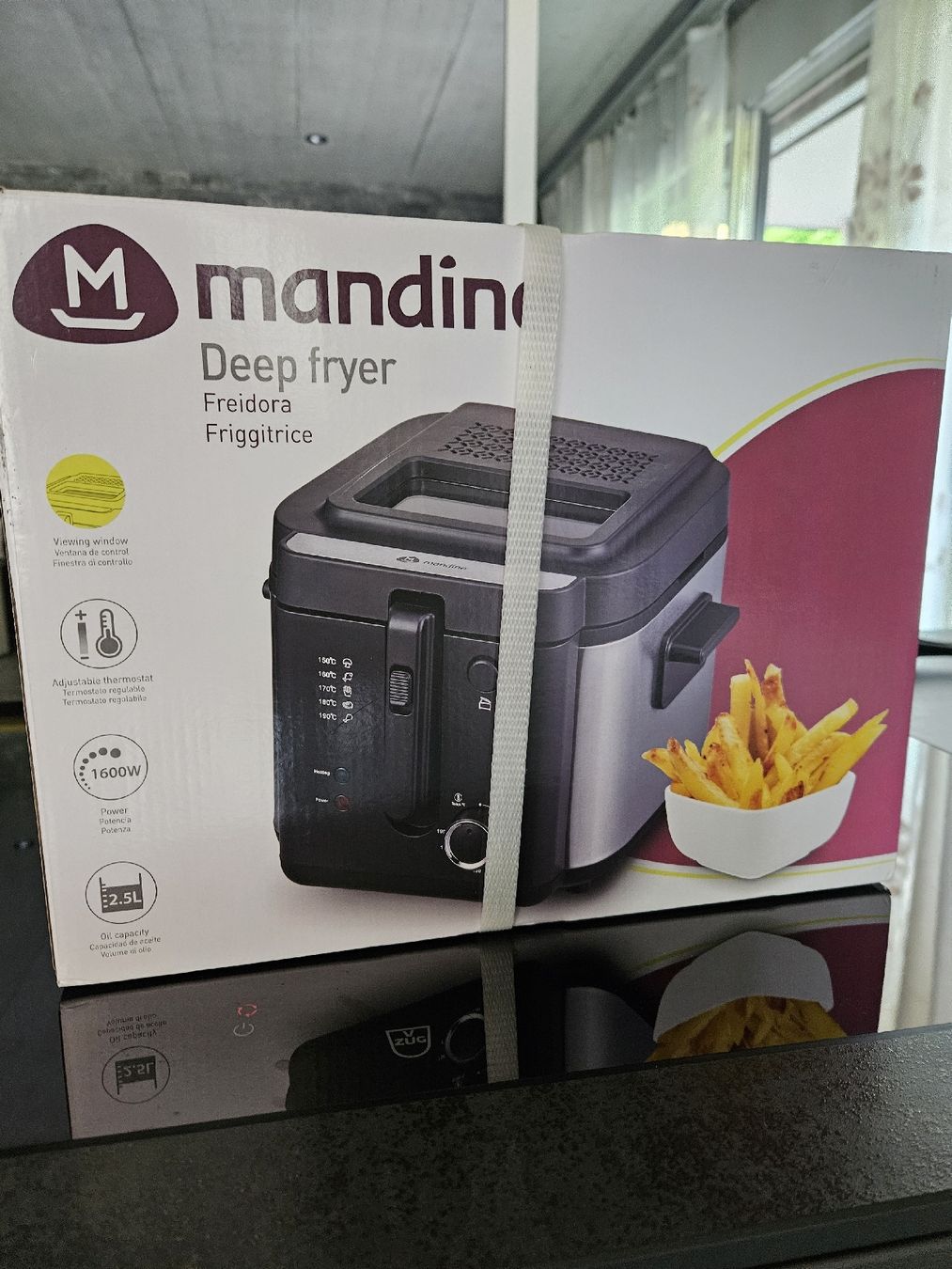 Appareils de cuisine: Deep fryer – Neuf avec emballage d'origine à Pfäffikon SZ par syl_xbg5