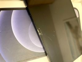 iPhone 12 noir, écran fissuré, cap. batt. 87%, fonctionne