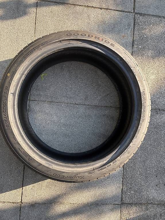 Pneus & Kompletträder: Sommerpneu 215/40/18 – Gebraucht aus Muttenz von Callejero