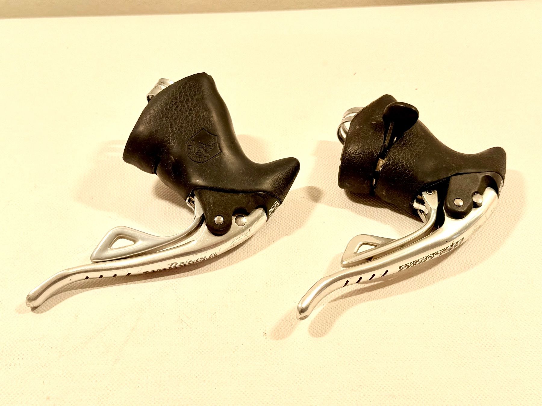 Campagnolo Pezzi di ricambio: Campagnolo Record Titanium BB-System Ergopower 9speed 2609 – Usato da Luzern venduto da bikeandbeltcom 1