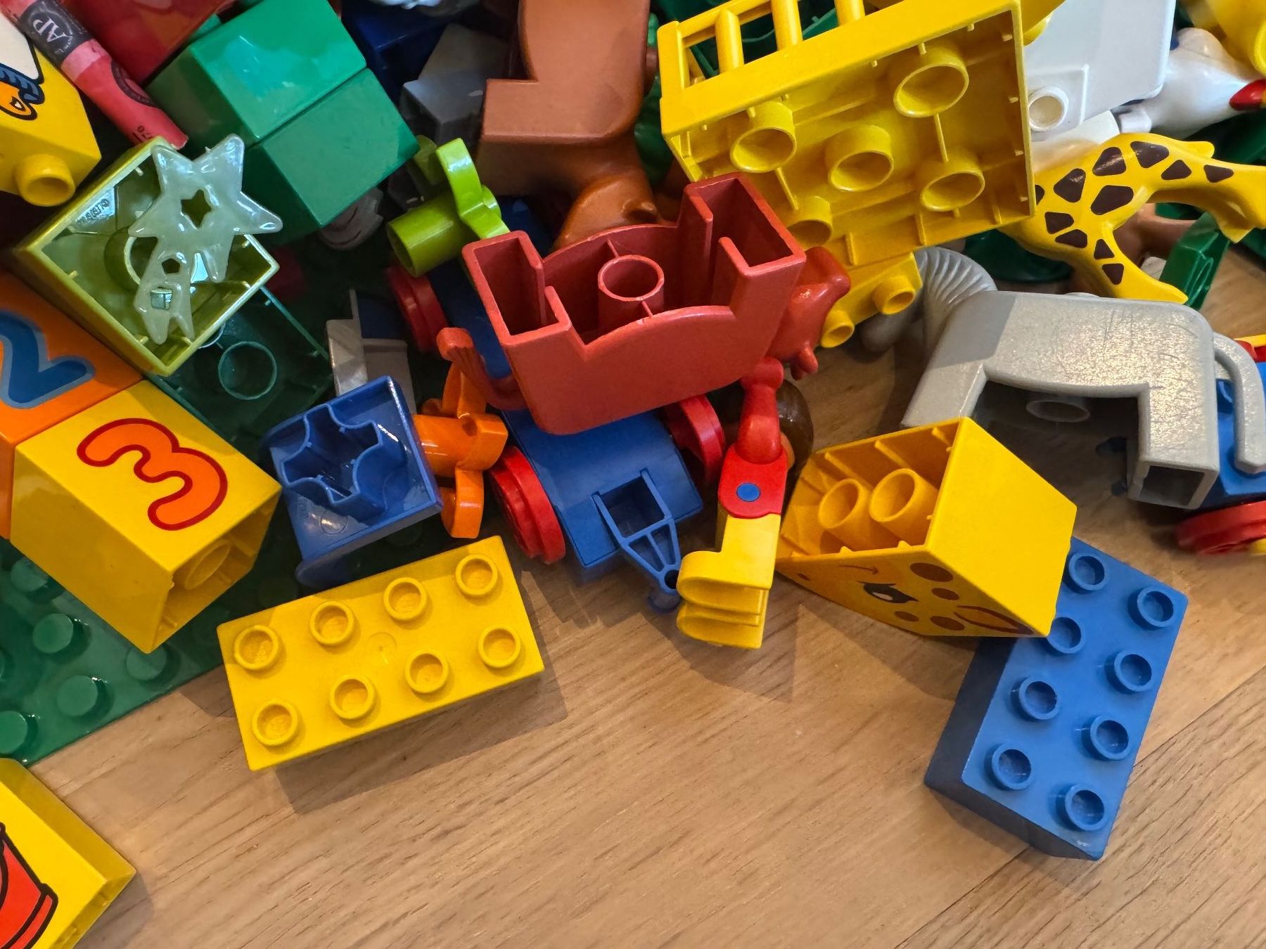 Lego Giocattoli: Diverse Duplo Teile & zwei grossen Platten – Usato da Flawil venduto da hallyi 3