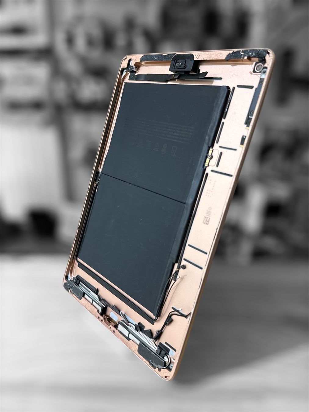 Apple Covers & Borse: Coque arrière pour iPad 7 avec Batterie – Usato da Morges venduto da DA-repa 3