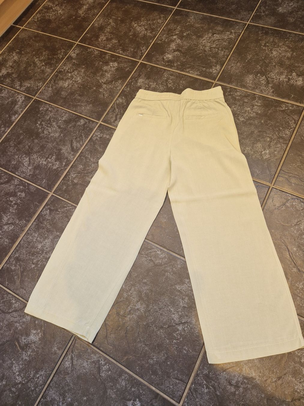 Pantaloni: StreetOne: Dünne Hose 7/8, hellgrün, Gr. 34 – Usato da Wittenbach venduto da Cgigi 1