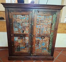 Massivholz Kommode mit Schnitzereien, Vintage Look
