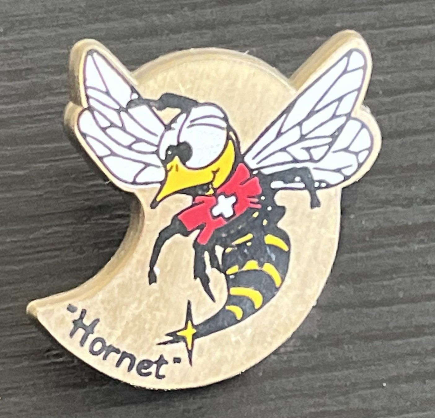 Schweizer Armee Placchette & Badge: 2 Pin Sammlung Schweizer Armee Hornet – Usato da Kriens venduto da TSCH1
