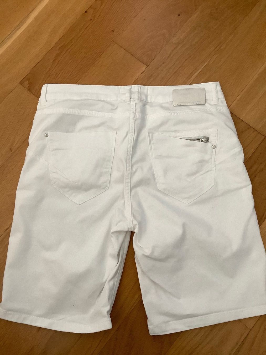 Mos mosh Pantaloni: Weisse MOS MOSH Shorts Gr. 29, NEU – Nuovo e nell'imballaggio originale da Kreuzlingen venduto da shopaholicatheart_3 3