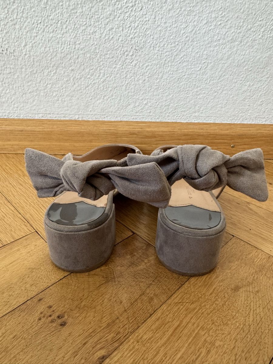 Damenschuhe: Pumps mit Schleife Grau Grösse 37/38  – Gebraucht aus Basel von sii_sws2 2