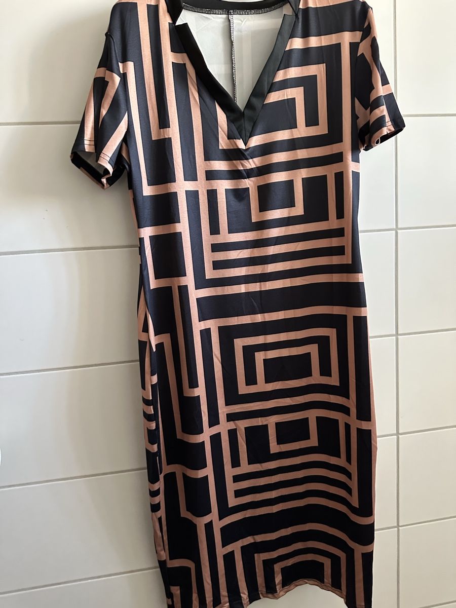 Robes: Damen Wunderschöne Kleider Gr/L – Neuf avec emballage d'origine à Basel par Ivana_4