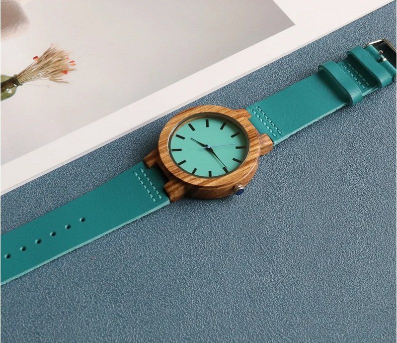 Uhren: Türkiser Quarz Uhr Holz und Leder – Neu und originalverpackt aus Lausanne von WATCH-WORLD 1