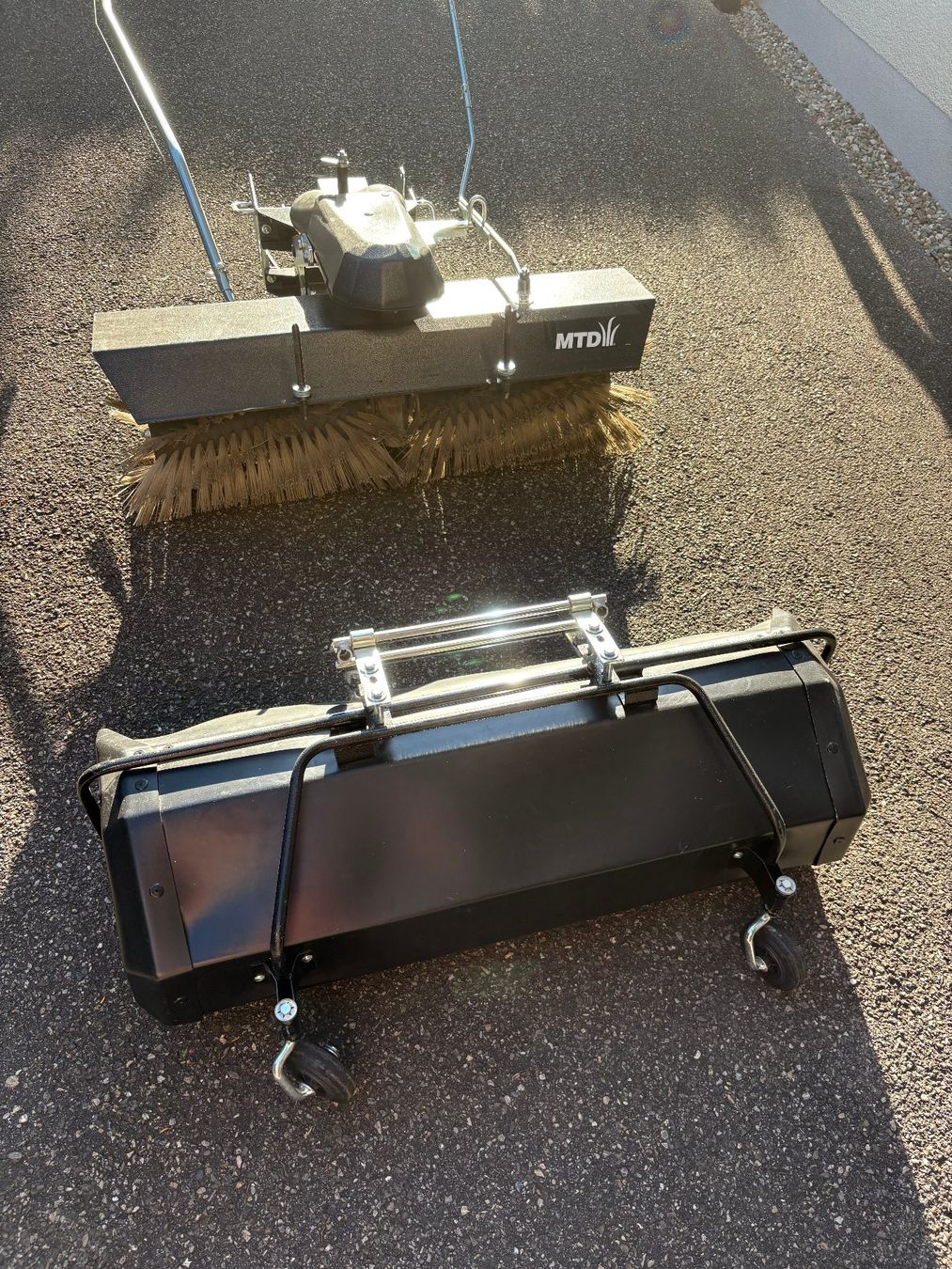 Traktoren: MTD FK 105 Frontkehrmaschine – Gebraucht aus Dornach von Hofleur 2