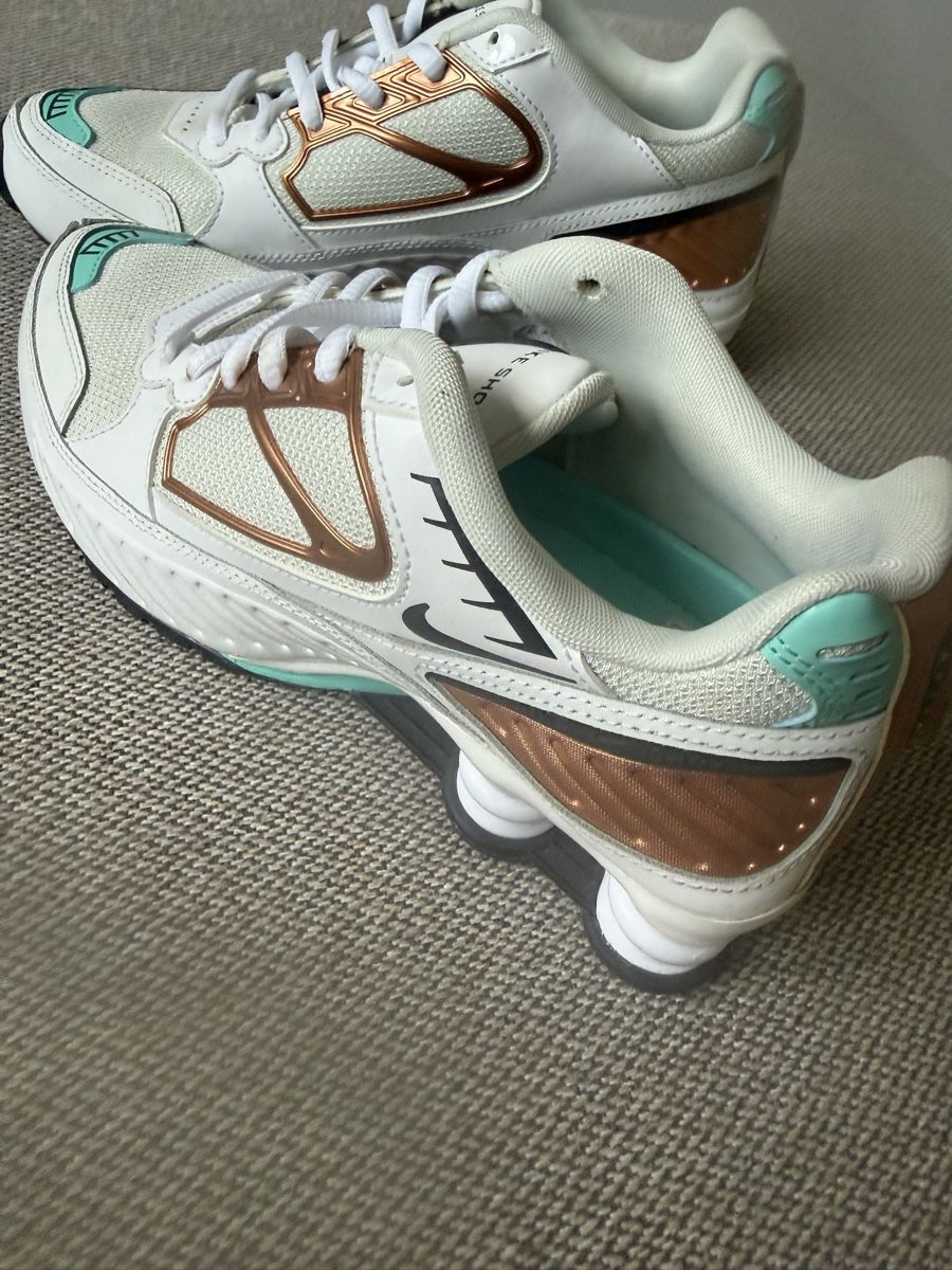 Nike Damenschuhe: Original Nike Sneaker  – Neu (gemäss Beschreibung) aus Rüfenacht BE von Goldenstore