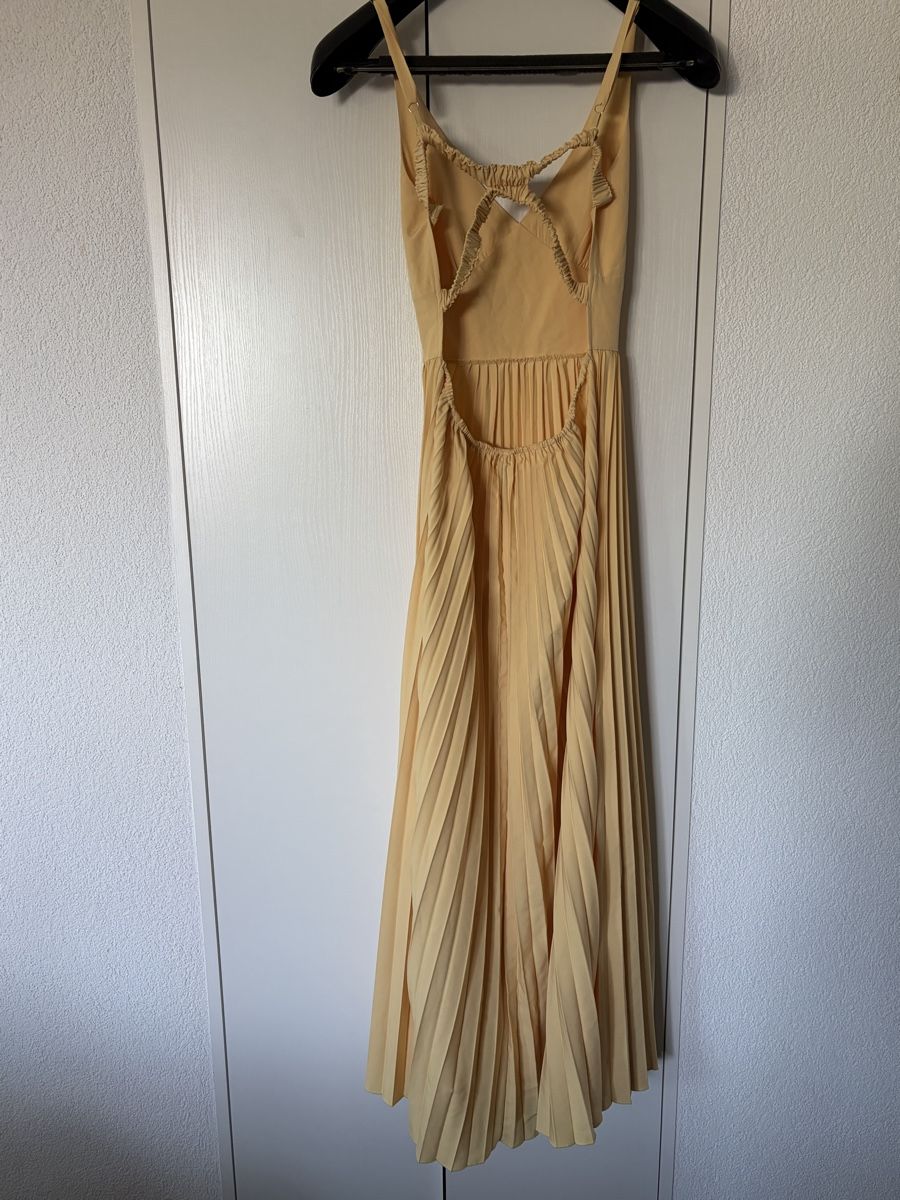 Kleider: Gelbes Kleid, Butteryellow – Gebraucht aus Oetwil am See von ron_qw7r 1