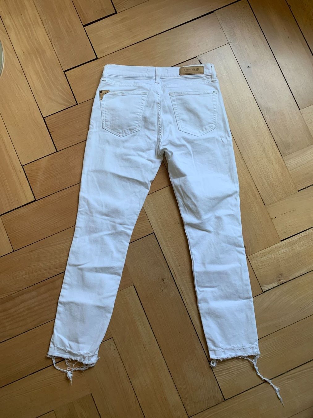 Zara Jeans: ZARA - Destroyed Jeans weiss 34 – Usato da Zürich venduto da Diazaio 2
