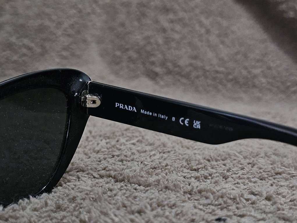 Lunettes & Verres: Lunettes de soleil Prada - il de chat – D'occasion à Sion par TR- 1