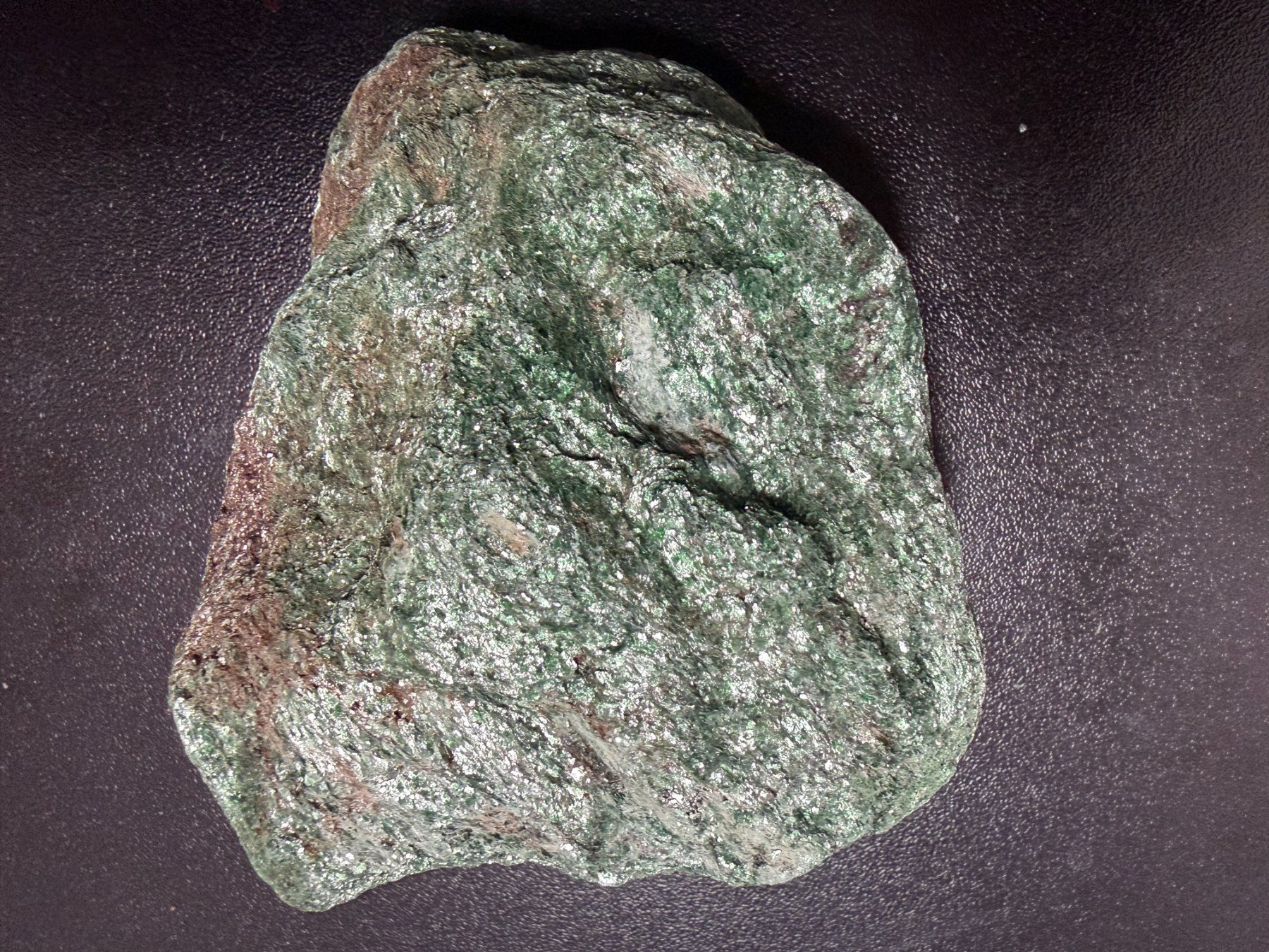Mineralien & Heilsteine: Fuchsit Rohstein glänzend (1.2) – Neu (gemäss Beschreibung) aus Muri b. Bern von Gemmes