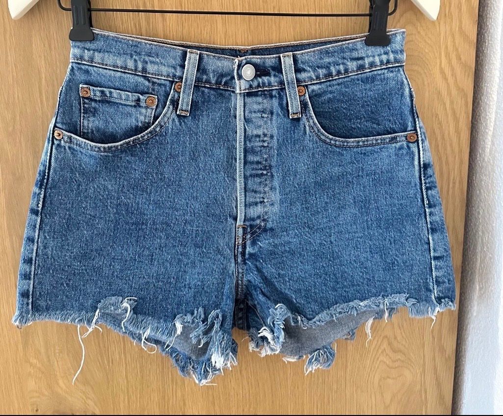 Levi's Pantaloni: Levis 501shorts w25 – Usato da Gondiswil venduto da shaenu